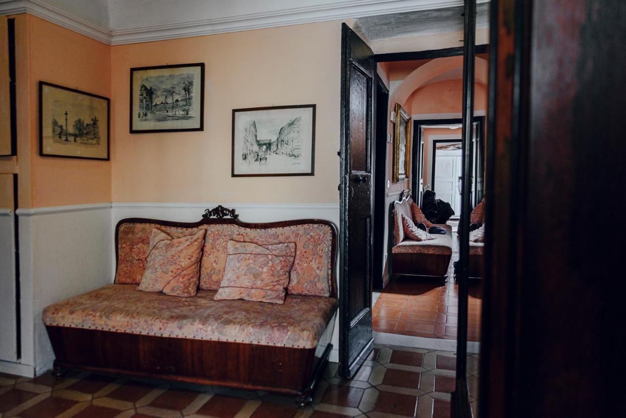 La Foresteria Di Palazzo Picedi Benettini Сарцана Экстерьер фото