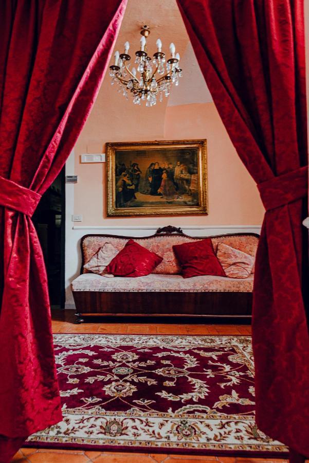 La Foresteria Di Palazzo Picedi Benettini Сарцана Экстерьер фото