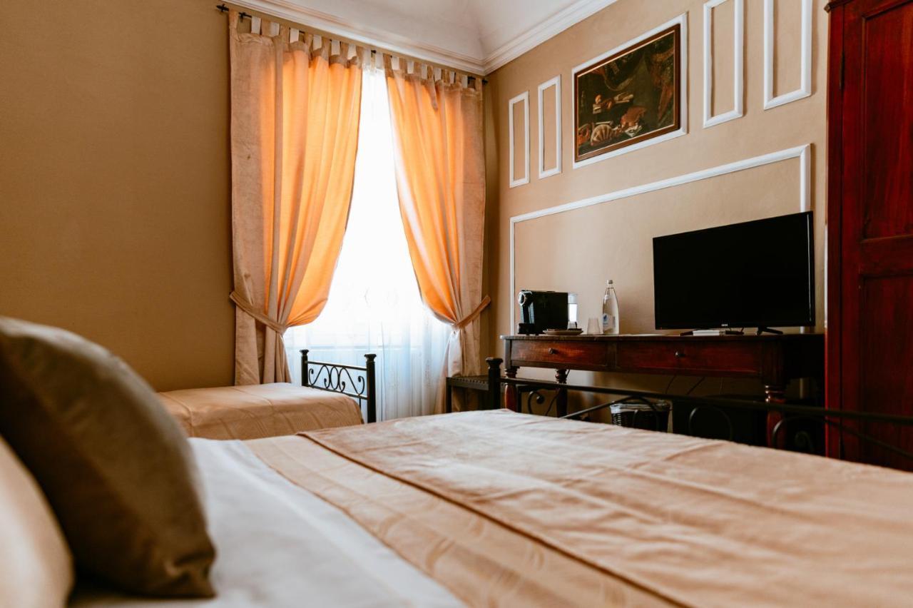 La Foresteria Di Palazzo Picedi Benettini Сарцана Экстерьер фото