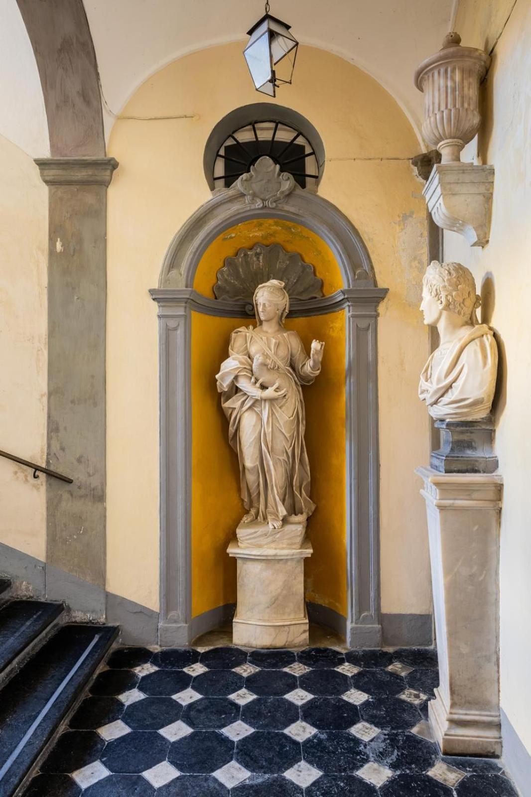 La Foresteria Di Palazzo Picedi Benettini Сарцана Экстерьер фото